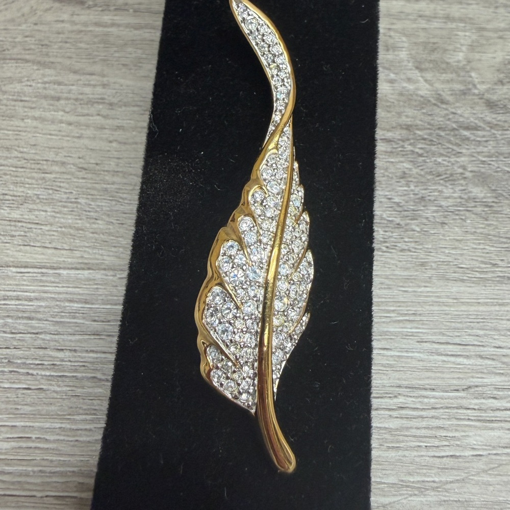 Elegant Gold Tone and Silver Tone Leaf Brooch
